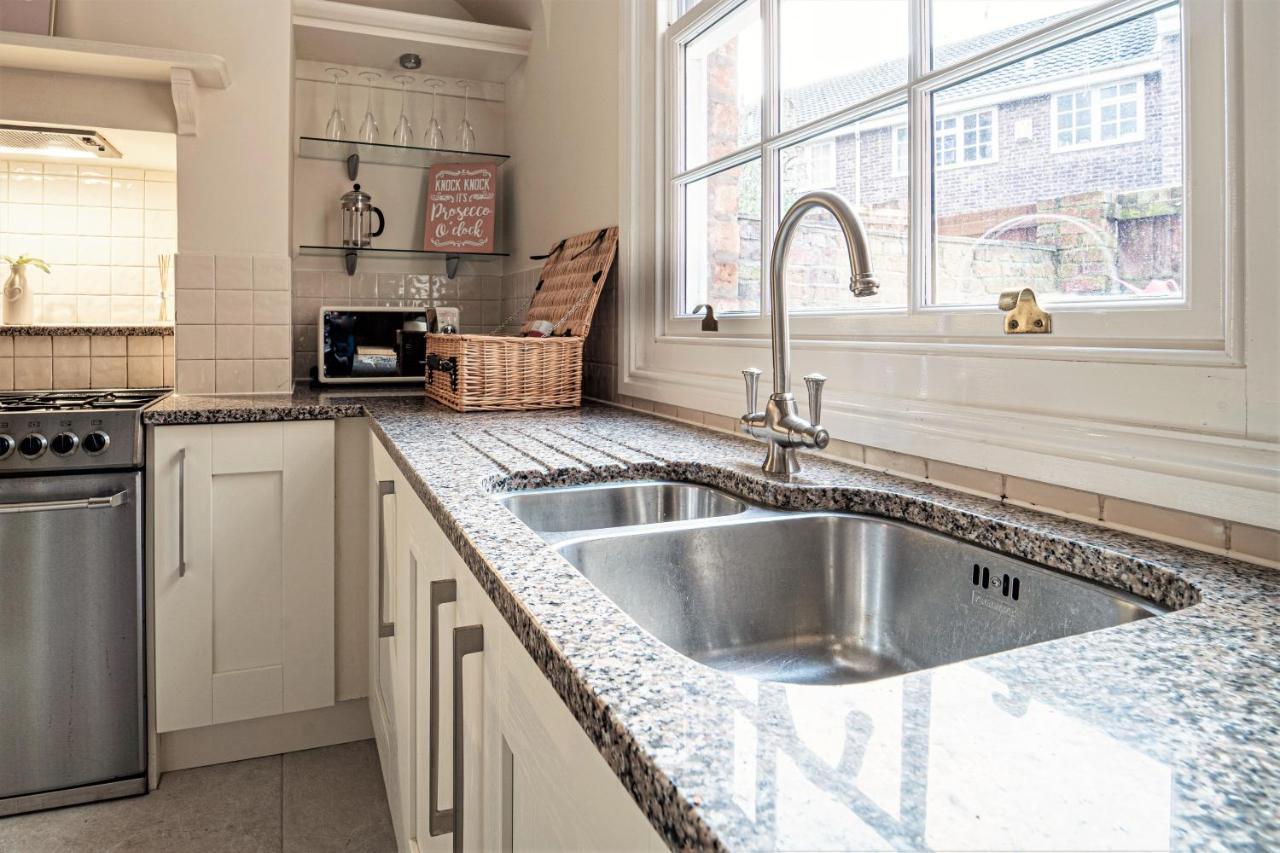 The Cottage In Chester, Sleeps 6 With Free Parking エクステリア 写真